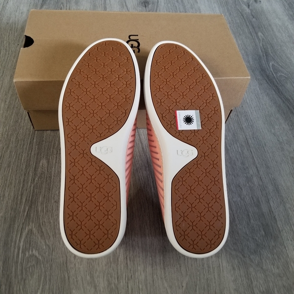 UGG Sammy Breeze Slip-on Sneakers. - Picture 6 of 7